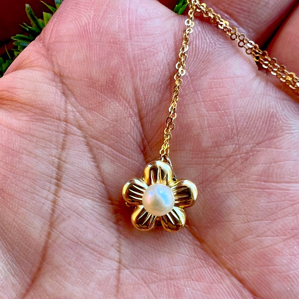 💙SOLD💙14k Hibiscus Pearl Necklace